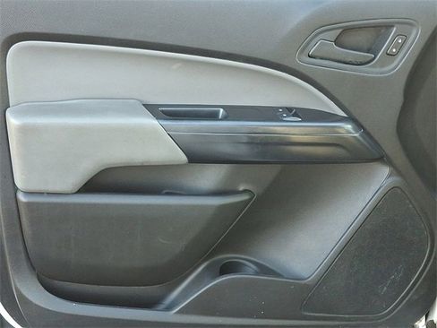 Used 2016 Chevrolet Colorado W/T image 12