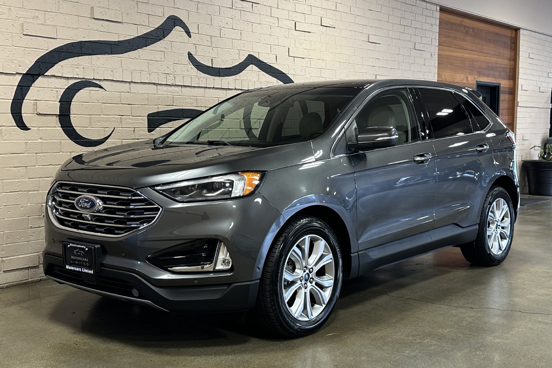 Used 2019 Ford Edge Titanium w/ Equipment Group 301A AWD/4WD image 8