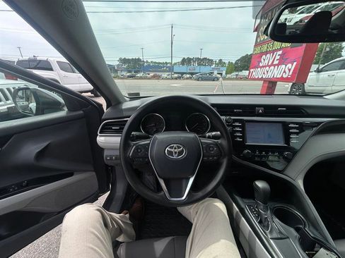 Used 2019 Toyota Camry LE w/ Convenience Package FWD image 10