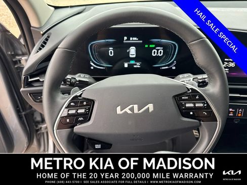Used 2025 Kia Niro EX Touring FWD image 17