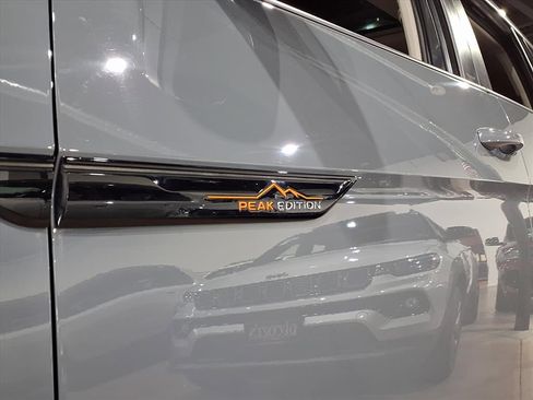 Used 2024 Volkswagen Atlas Peak Edition SE image 7