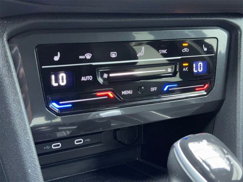 Used 2023 Volkswagen Tiguan SEL R-Line image 31