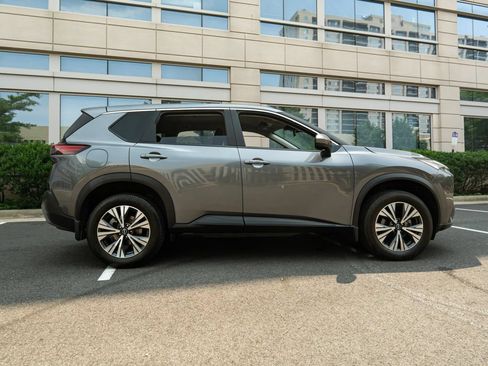 Used 2023 Nissan Rogue SV AWD/4WD image 2