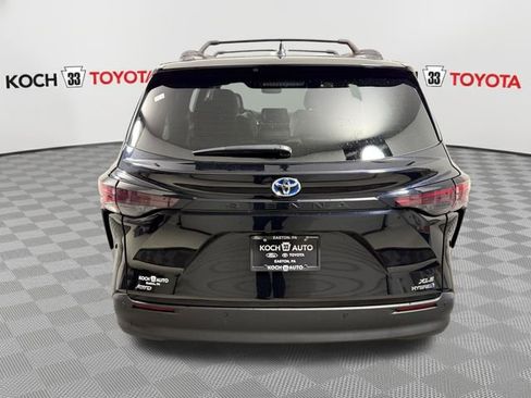 Certified 2023 Toyota Sienna XLE AWD/4WD image 7