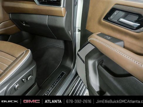 Used 2025 GMC Yukon XL Denali Ultimate w/ LPO, Floor Liner Package AWD/4WD image 27