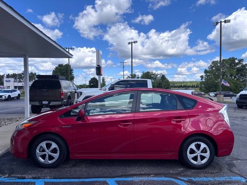 Used 2015 Toyota Prius Two FWD image 1