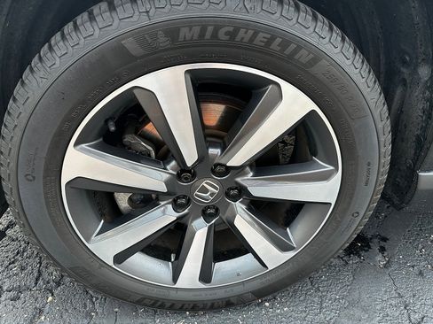 Used 2023 Honda Pilot Elite image 9