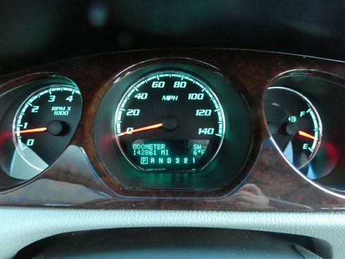 Used 2011 Buick Lucerne CXL image 20