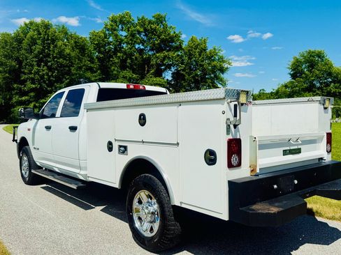 Used 2022 RAM 2500 Tradesman w/ Chrome Appearance Group AWD/4WD image 4