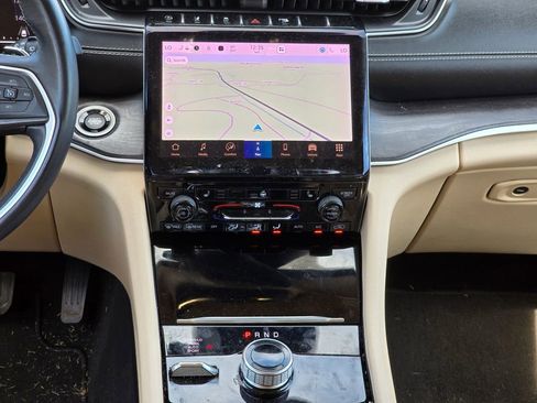 Used 2022 Jeep Grand Cherokee L Limited w/ Black Appearance Package image 20