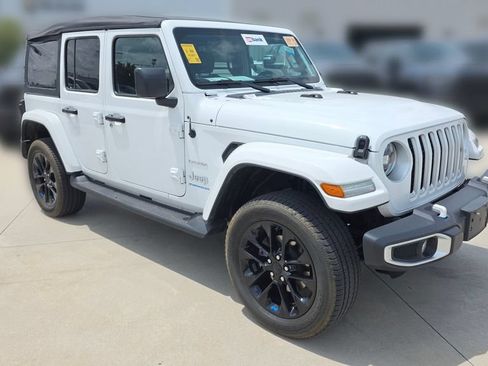 Used 2023 Jeep Wrangler Unlimited Sahara w/ Cold Weather Group AWD/4WD image 7