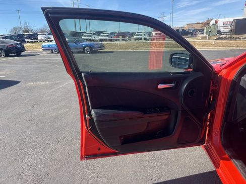 Used 2019 Dodge Charger SXT w/ Blacktop Package image 9