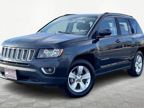 Used 2015 Jeep Compass High Altitude image 2