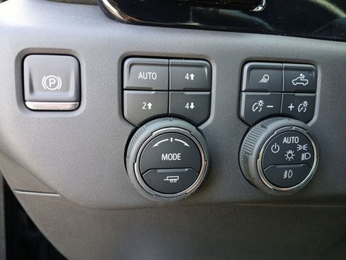 Used 2025 Chevrolet Silverado 1500 ZR2 w/ Technology Package image 25