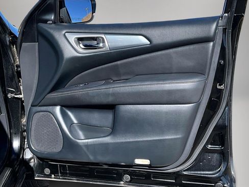 Used 2018 Nissan Pathfinder SL w/ Midnight Edition Package image 28