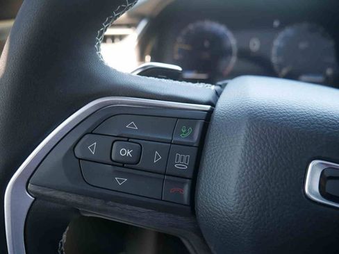 New 2025 Jeep Grand Cherokee Limited w/ Luxury Tech Group II image 42