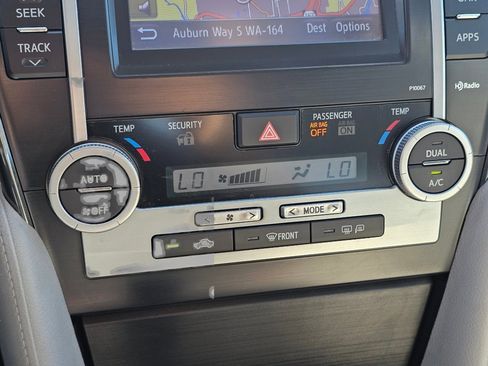 Used 2013 Toyota Camry XLE w/ Leather Pkg image 9