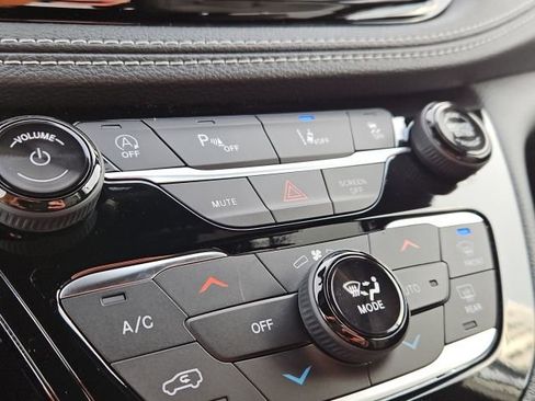 New 2026 Chrysler Pacifica Select w/ S Appearance Package image 40