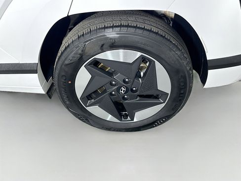 Used 2024 Hyundai Kona SEL FWD image 11