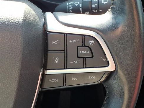 Used 2022 Toyota Highlander XSE AWD/4WD image 23