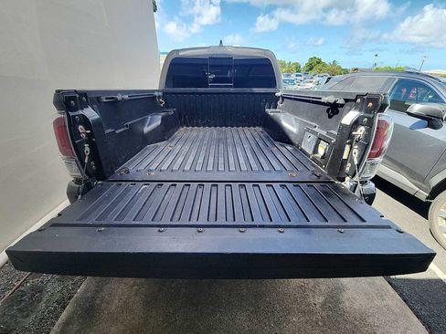 Used 2020 Toyota Tacoma TRD Off-Road AWD/4WD image 25