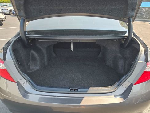 Used 2017 Toyota Camry XLE FWD image 18