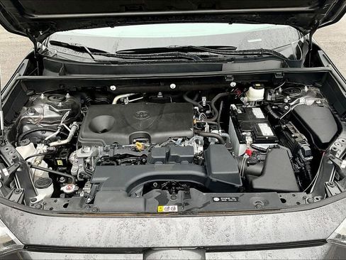 Used 2024 Toyota RAV4 XLE FWD image 28