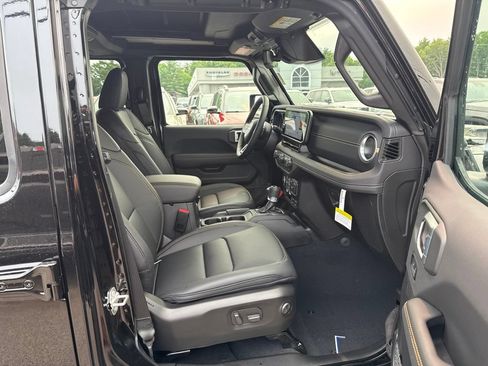 New 2026 Jeep Wrangler Unlimited Sahara AWD/4WD image 26