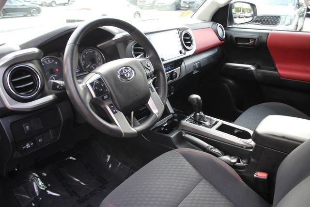 Used 2021 Toyota Tacoma SR5 AWD/4WD image 3