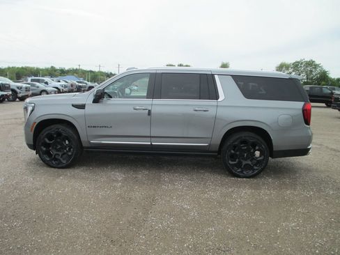 New 2026 GMC Yukon XL Denali w/ Denali Reserve Package AWD/4WD image 7