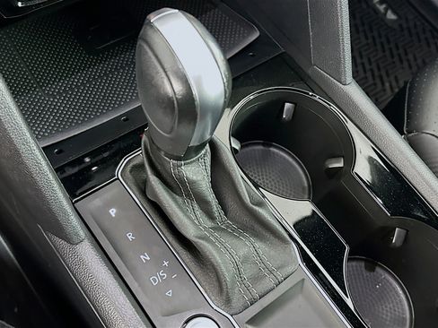 Used 2023 Volkswagen Atlas Cross Sport SE image 23