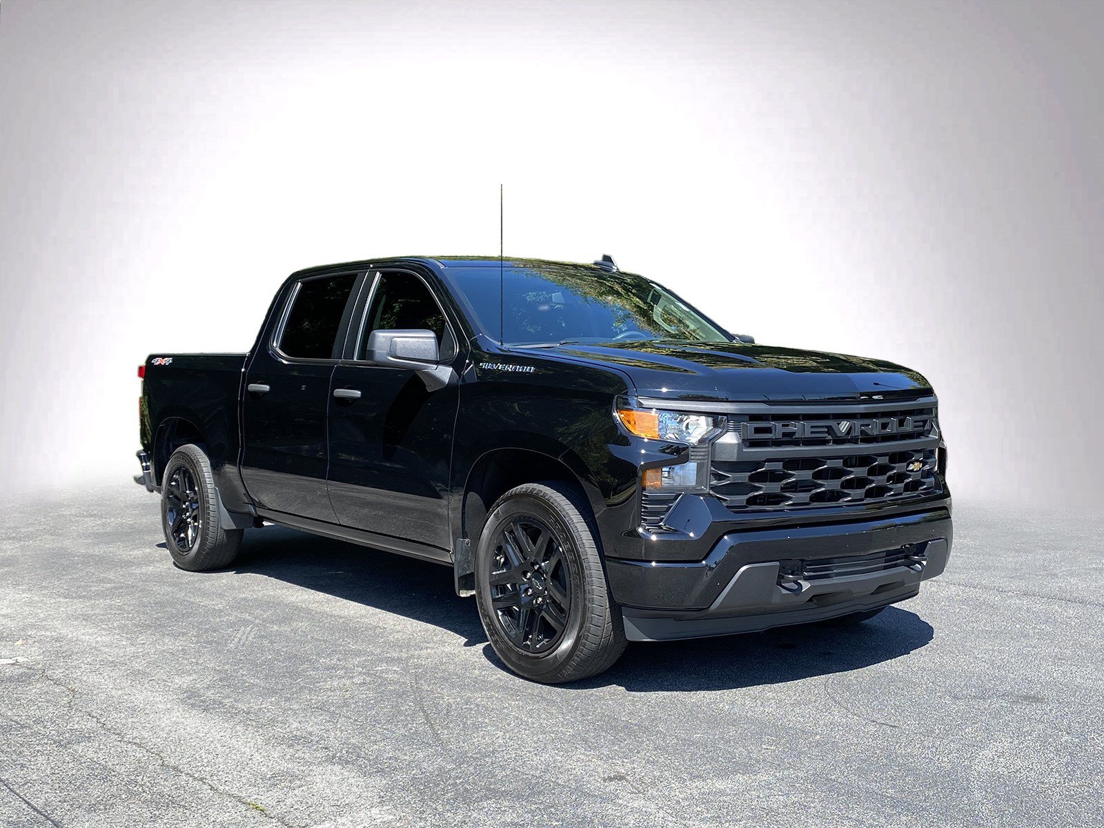 Used 2024 Chevrolet Silverado 1500 Custom AWD/4WD image 2