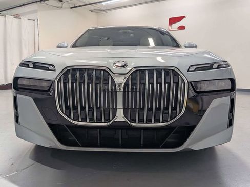 Used 2023 BMW 760i xDrive w/ Luxury Rear Seating Package AWD/4WD image 25