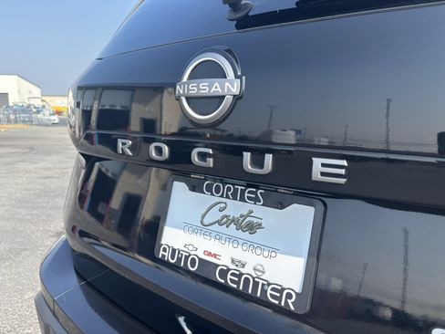 Used 2024 Nissan Rogue SV AWD/4WD image 9