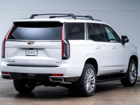 Used 2024 Cadillac Escalade Premium Luxury AWD/4WD image 6