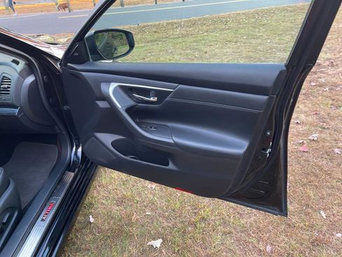 Used 2016 Nissan Altima 3.5 SL w/ 3.5 Technology Package image 30