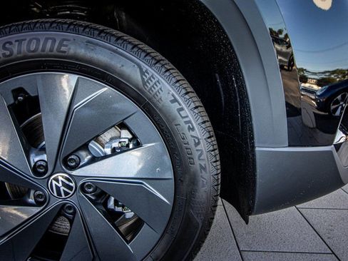 New 2026 Volkswagen Taos S FWD image 21