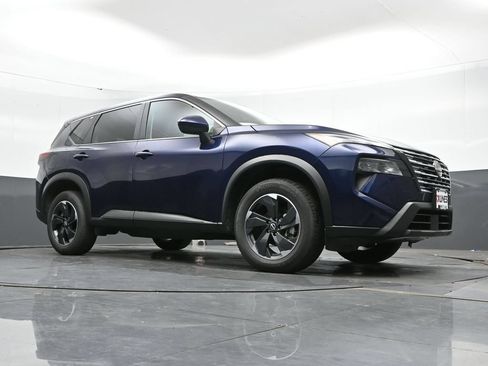 Used 2025 Nissan Rogue SV AWD/4WD image 43