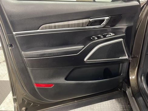 Used 2024 Kia Telluride EX w/ EX Captain's Chair Package AWD/4WD image 14