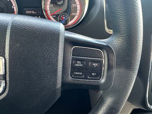 Used 2018 Dodge Grand Caravan SE w/ UConnect Hands-Free Group image 23