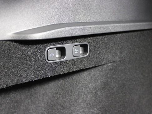 Used 2024 Tesla Model Y 2WD image 26