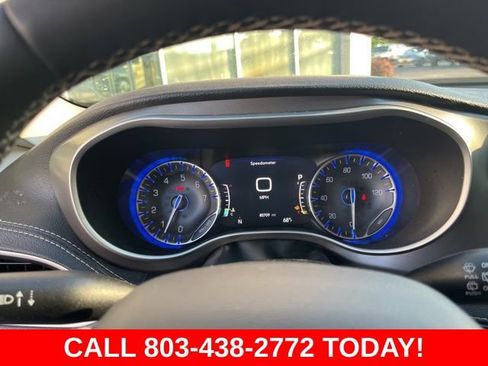 Used 2023 Chrysler Pacifica Touring-L FWD image 22
