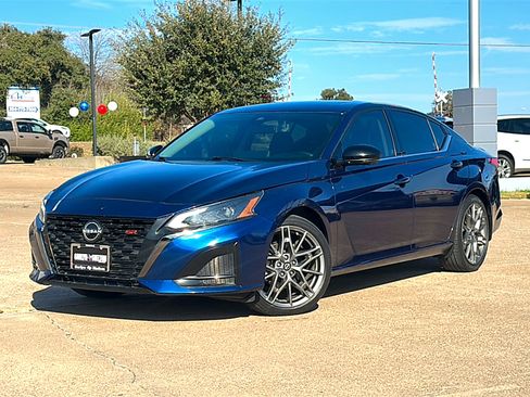 Used 2023 Nissan Altima 2.0 SR image 2