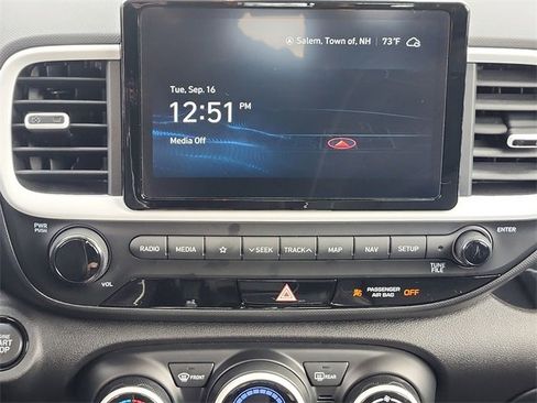 Certified 2022 Hyundai Venue Limited image 16