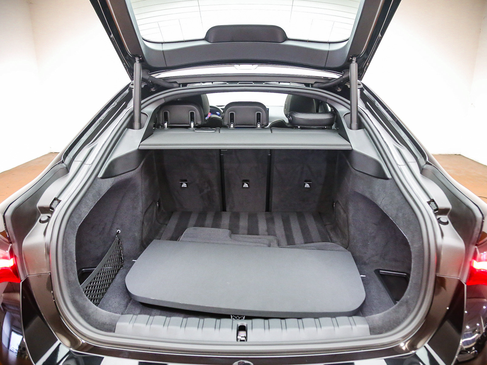 Used 2026 BMW i4 eDrive40 w/ Premium Package RWD image 27