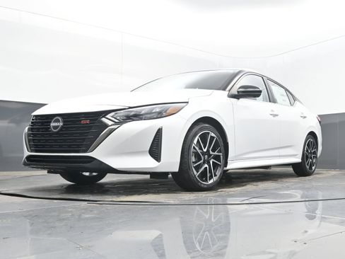 New 2025 Nissan Sentra SR w/ SR Premium Package image 24