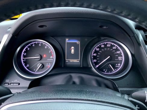 Used 2018 Toyota Camry SE FWD image 25