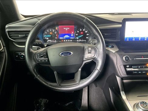 Used 2020 Ford Explorer XLT w/ Equipment Group 202A image 5