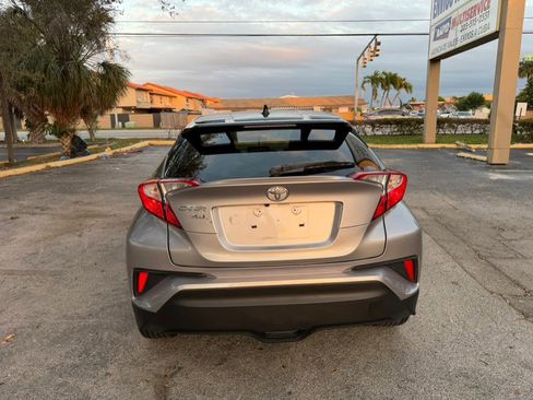 Used 2020 Toyota C-HR XLE FWD image 4