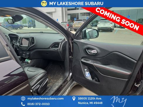 Used 2021 Jeep Cherokee Trailhawk AWD/4WD image 6